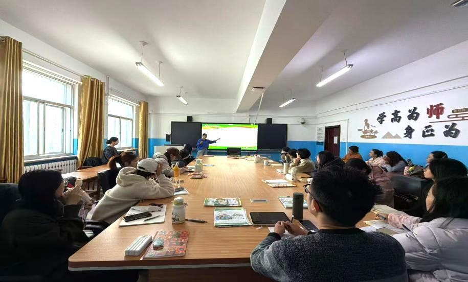 教育学院开展“立足数学生活，赋能综合实践”专题课程